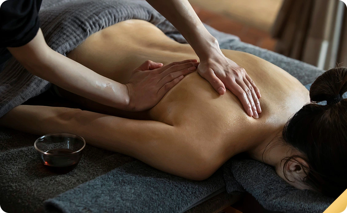 アビヤンガ（全身ハーブオイル施術）